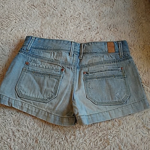 Maurices Weathered Look Lightwashed Jean Shorts - Picture 4 of 5